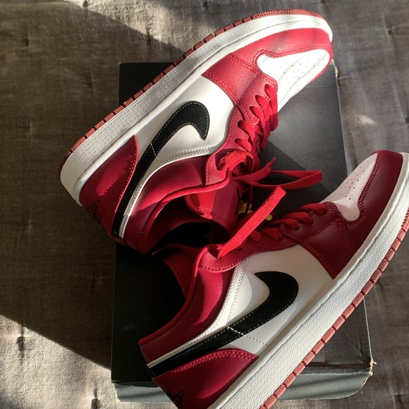 Air Jordan 1 Low - Picture 8 of 10